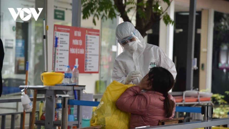 15,270 COVID-19 infections detected, daily tally in Hanoi down by over 600